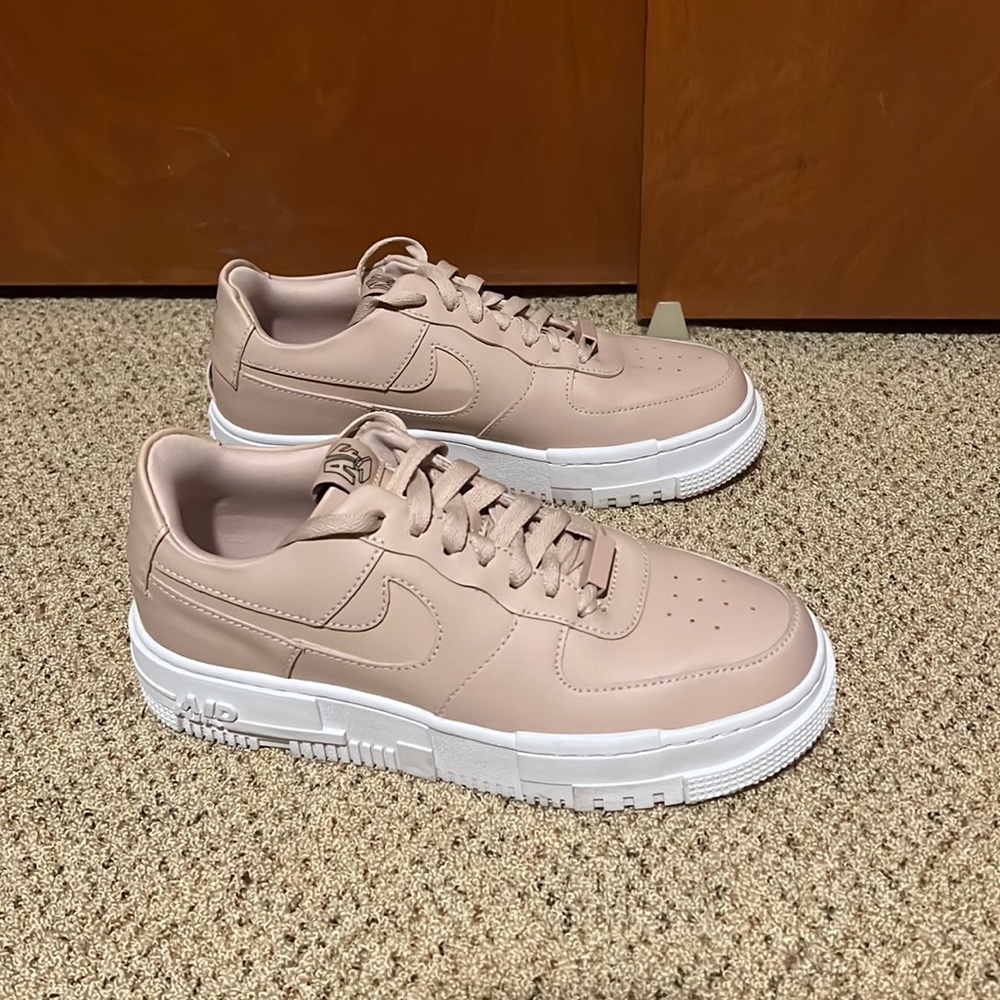 Nike Air Force 1 Pixel